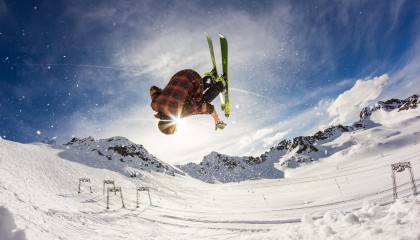 开云体育app-湖人终结黄蜂，英格拉姆彻底打爆防线，当沉默的剑客撕碎所有标签