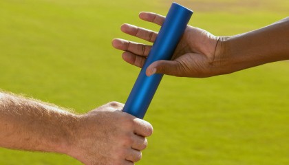 开云下载-当伦纳德在欧冠决赛接管比赛，广东队却在NBA翻盘鹈鹕