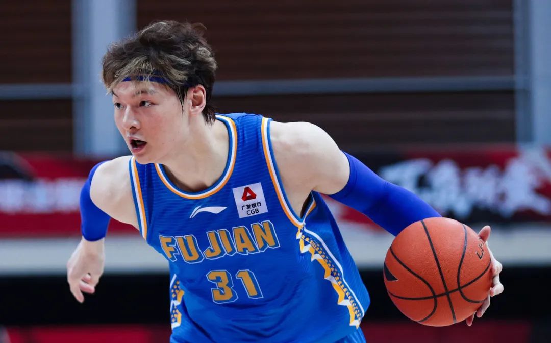 雷霆险胜广州队，王哲林刷新纪录