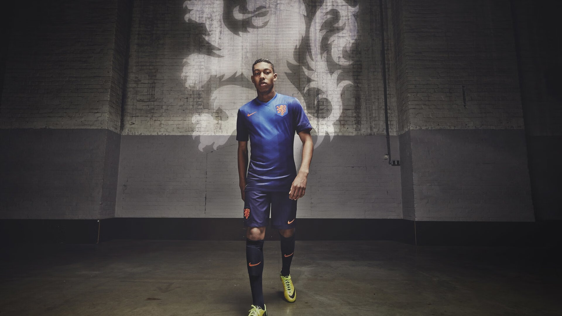 保罗的生涯之夜，当哨声吹响，一个时代在美加墨的星空下转身